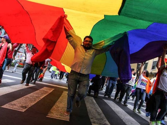 Senado va contra terapias para ‘curar’ homosexualidad