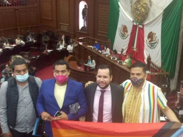 Piden elevar a delito «terapias de conversión» para personas no heterosexuales en Michoacán