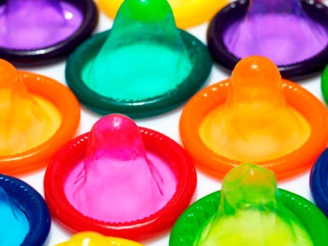 Condones semáforo, cambian de color cuando alguien tiene ETS